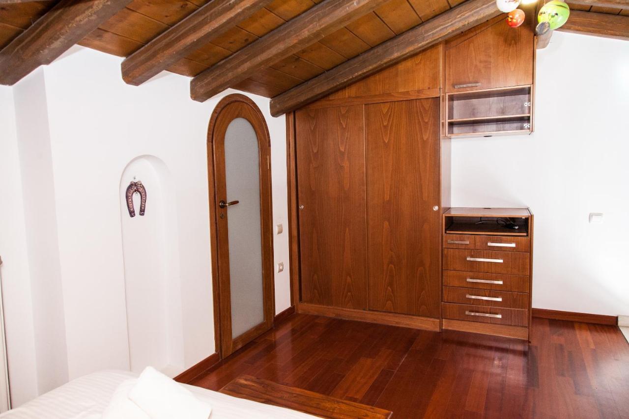 Unique Apt W/ Veranda Walking Distance To Sites Lägenhet Aten Exteriör bild