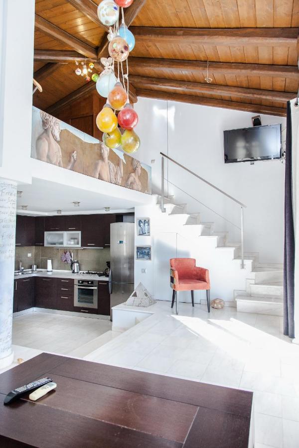 Unique Apt W/ Veranda Walking Distance To Sites Lägenhet Aten Exteriör bild